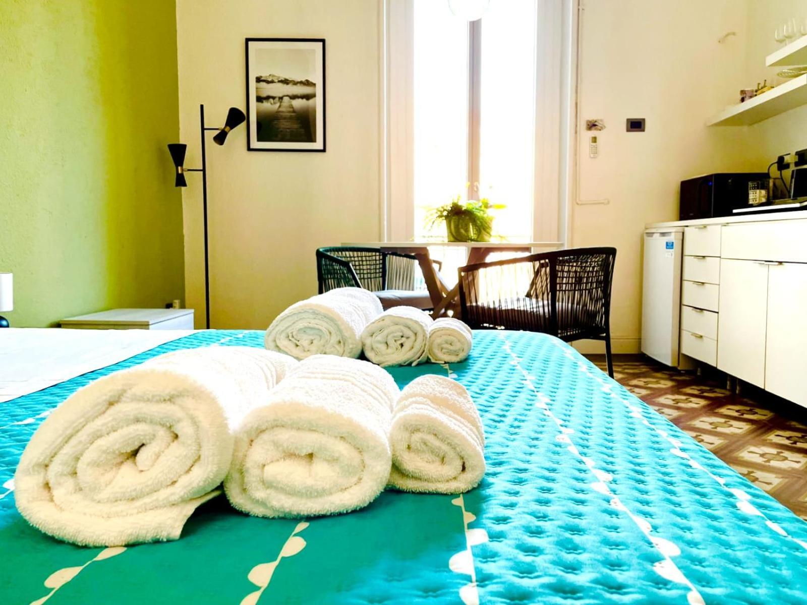 Charming Rooms Loreto 8 Милан Экстерьер фото